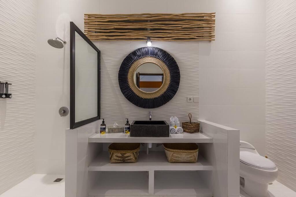 Villa Oberoi New 4 Bedr 5min Walk From Eat Street&beach