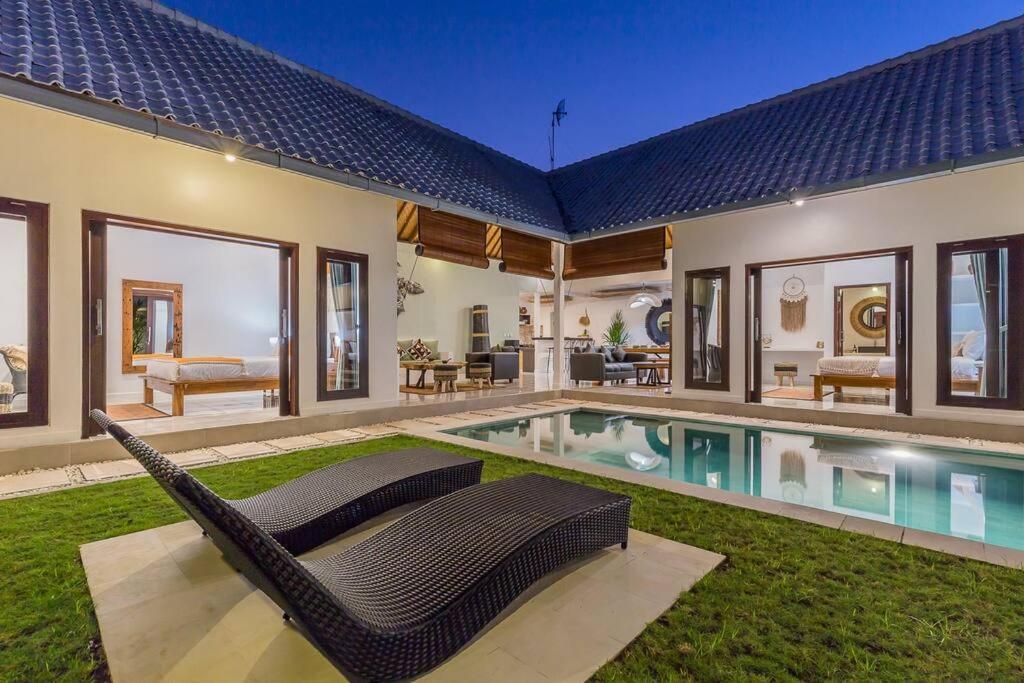 Villa Oberoi New 4 Bedr 5min Walk From Eat Street&beach