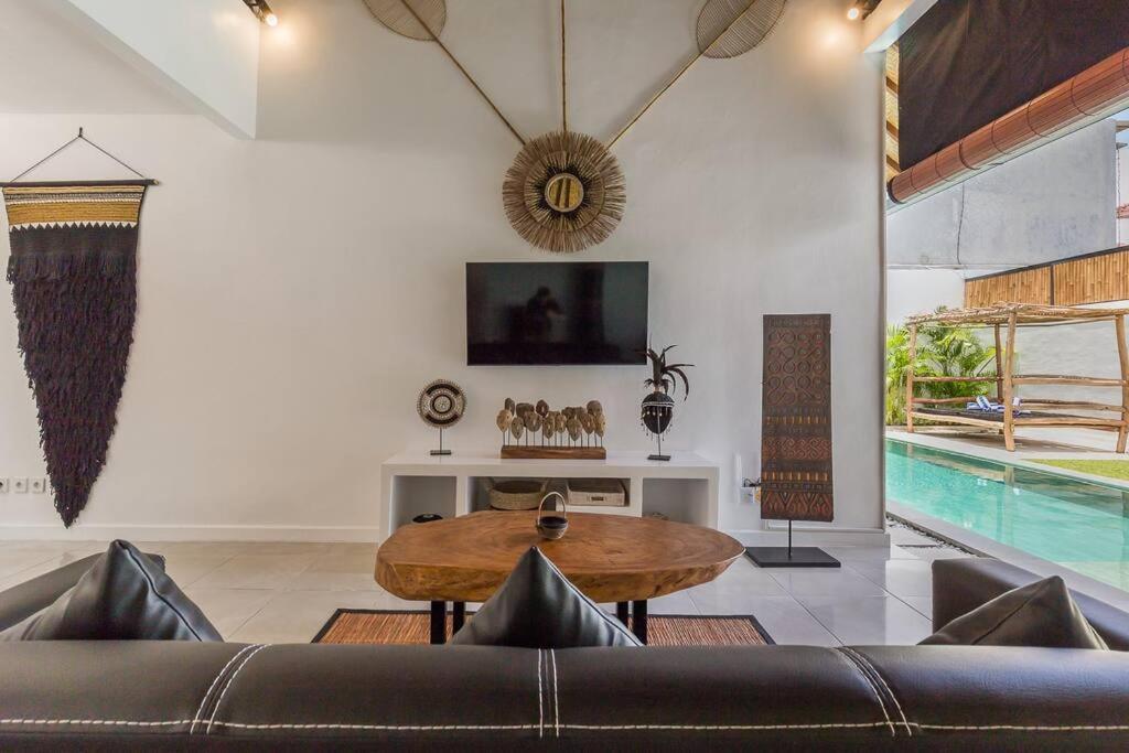 Oberoi New 4 Bedr 5min Walk From Eat Street&beach Villa Seminyak (Bali)