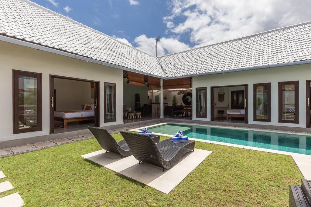Oberoi New 4 Bedr 5min Walk From Eat Street&beach Villa