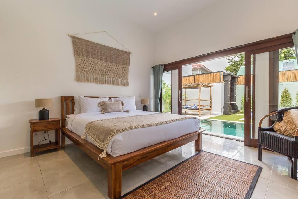 Oberoi New 4 Bedr 5min Walk From Eat Street&beach Villa Seminyak (Bali)
