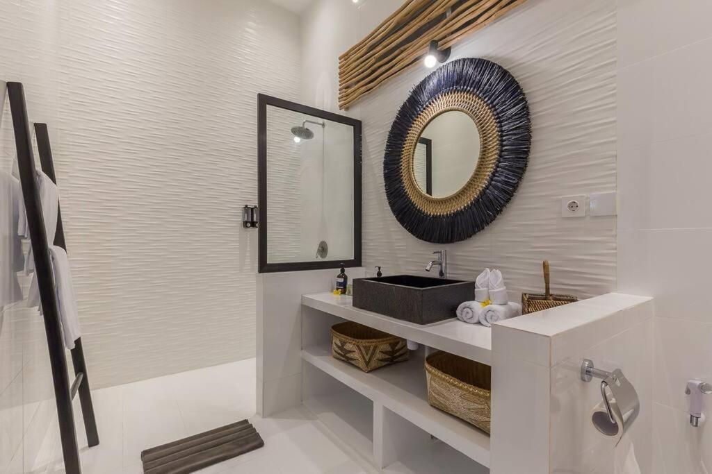 Oberoi New 4 Bedr 5min Walk From Eat Street&beach Villa *