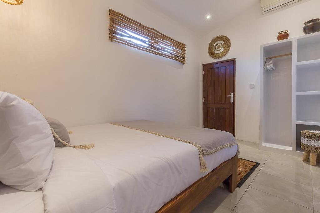 Oberoi New 4 Bedr 5min Walk From Eat Street&beach Seminyak (Bali)
