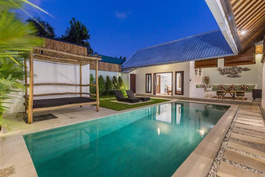 Oberoi New 4 Bedr 5min Walk From Eat Street&beach Villa *