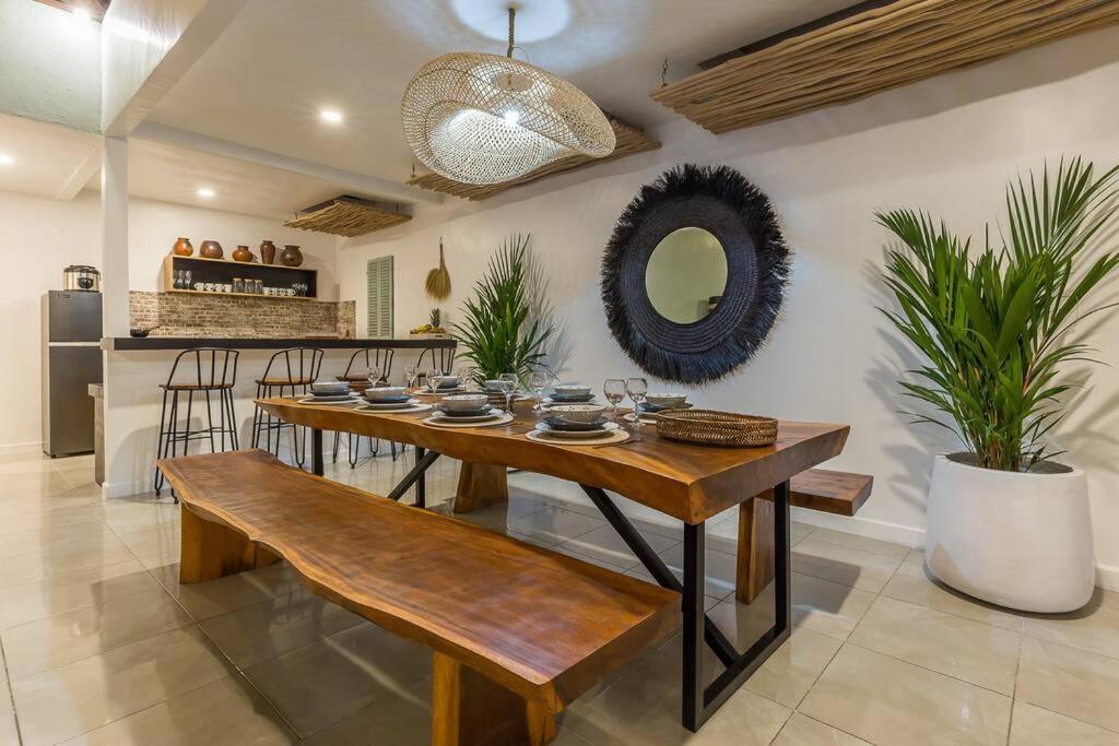 Villa Oberoi New 4 Bedr 5min Walk From Eat Street&beach Seminyak (Bali)