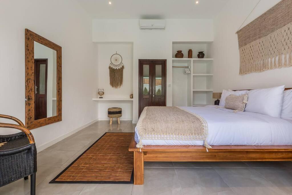 Oberoi New 4 Bedr 5min Walk From Eat Street&beach Villa Seminyak (Bali)